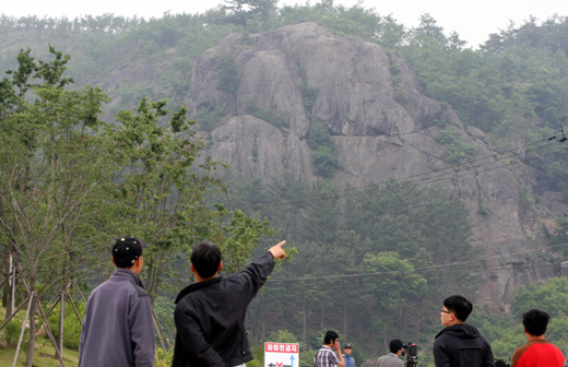 20090523 BongHwa Mountain rocks where former President Roh, Moo Hyun jumped to his death